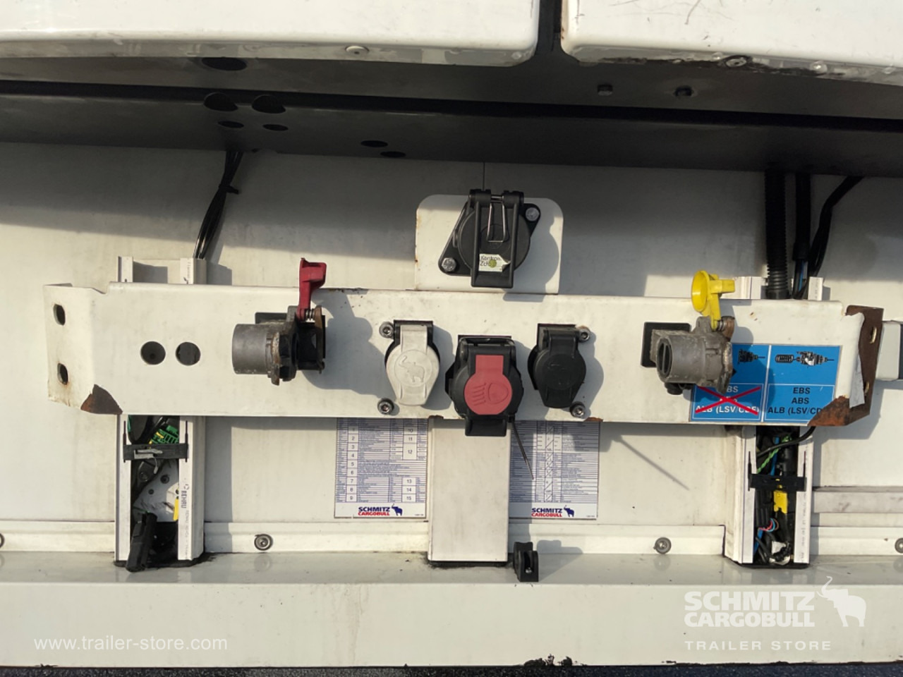 SCHMITZ Reefer Multitemp Double deck - Изотермический полуприцеп: фото 4 SCHMITZ Reefer Multitemp Double deck - Изотермический полуприцеп: фото 4