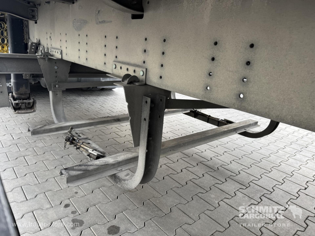 SCHMITZ Curtainsider Standard - Тентованный полуприцеп: фото 2 SCHMITZ Curtainsider Standard - Тентованный полуприцеп: фото 2