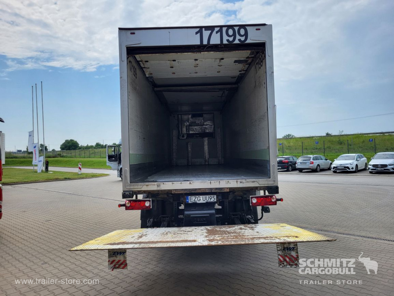 SCHMITZ Insulated/refrigerated box Taillift - Полуприцеп-рефрижератор: фото 2 SCHMITZ Insulated/refrigerated box Taillift - Полуприцеп-рефрижератор: фото 2