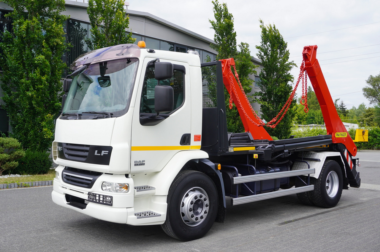 DAF LF 55.220 Skip loader GUIMA PALFINGER M14T - Портальный бункеровоз: фото 1 DAF LF 55.220 Skip loader GUIMA PALFINGER M14T - Портальный бункеровоз: фото 1