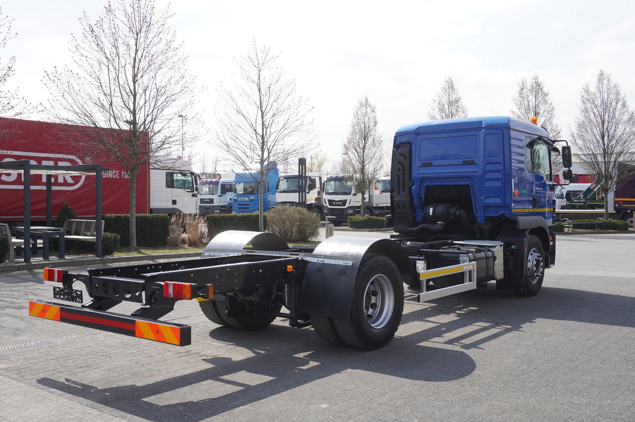 MAN TGM 18.290 E6 / Full ADR / sleeper cabin / chassis - Грузовик-шасси: фото 3 MAN TGM 18.290 E6 / Full ADR / sleeper cabin / chassis - Грузовик-шасси: фото 3
