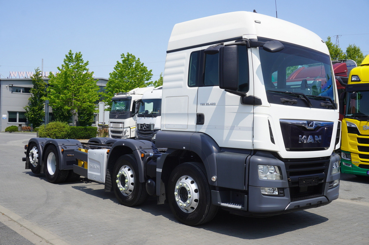 MAN TGS 35.420 8×2 / Chassis 6.4 m / 3 steered axles - Грузовик-шасси: фото 4 MAN TGS 35.420 8×2 / Chassis 6.4 m / 3 steered axles - Грузовик-шасси: фото 4