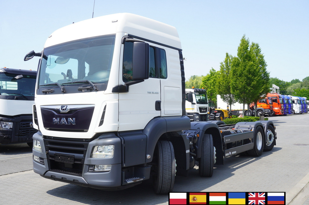 MAN TGS 35.420 8x2 / Chassis 6.4 m / 3 steered axles - Грузовик-шасси: фото 1 MAN TGS 35.420 8x2 / Chassis 6.4 m / 3 steered axles - Грузовик-шасси: фото 1