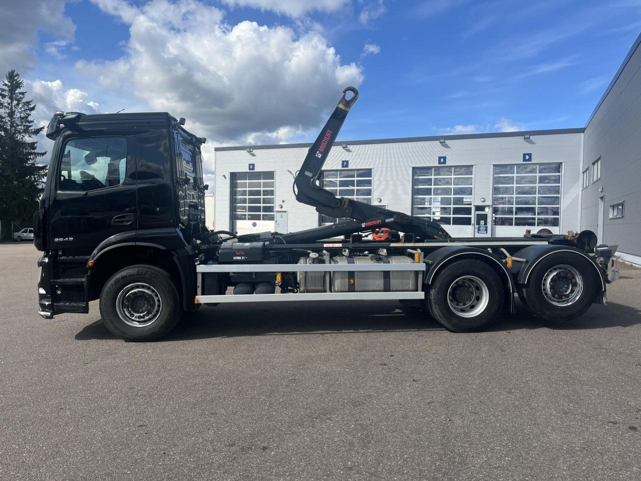 MERCEDES-BENZ Arocs 2543 6x2*4 / 21t Hooklift HIAB ULT21Z56 / 2022 - Крюковой мультилифт: фото 1 MERCEDES-BENZ Arocs 2543 6x2*4 / 21t Hooklift HIAB ULT21Z56 / 2022 - Крюковой мультилифт: фото 1