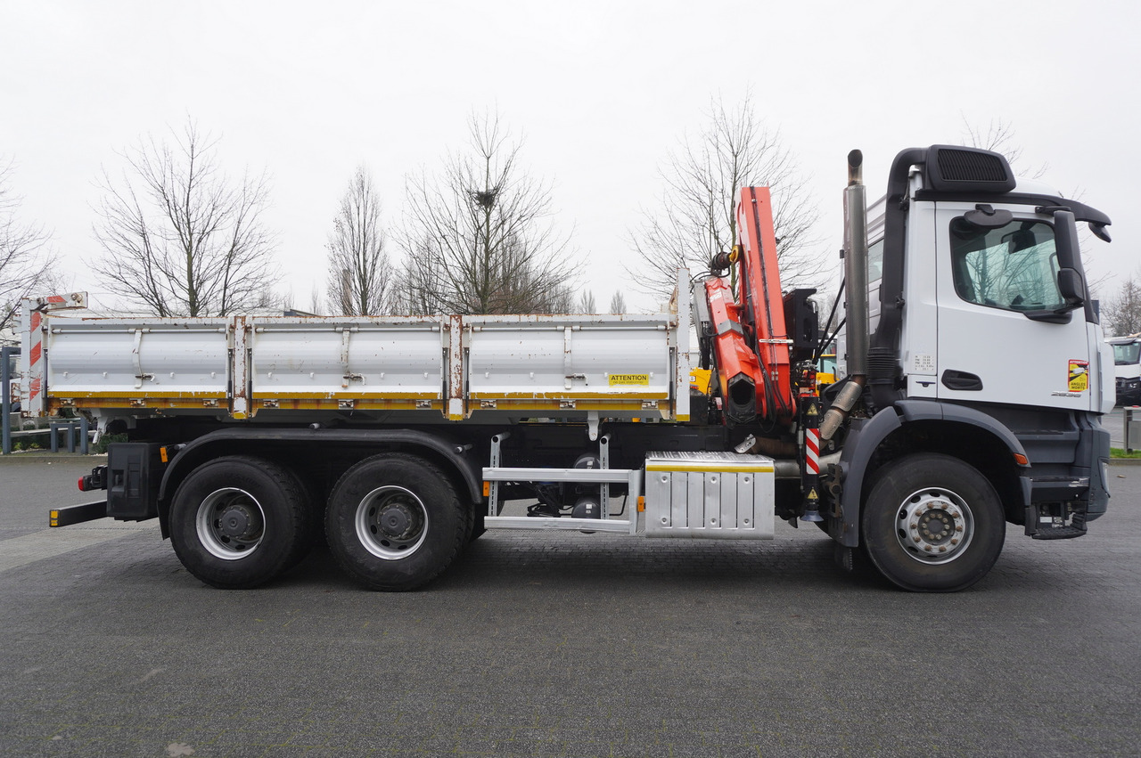 MERCEDES-BENZ Arocs 2636 6x4 / 2-way tipper / Fassi F135A.0.23 / remote control / Rotator - Самосвал, Автоманипулятор: фото 3 MERCEDES-BENZ Arocs 2636 6x4 / 2-way tipper / Fassi F135A.0.23 / remote control / Rotator - Самосвал, Автоманипулятор: фото 3