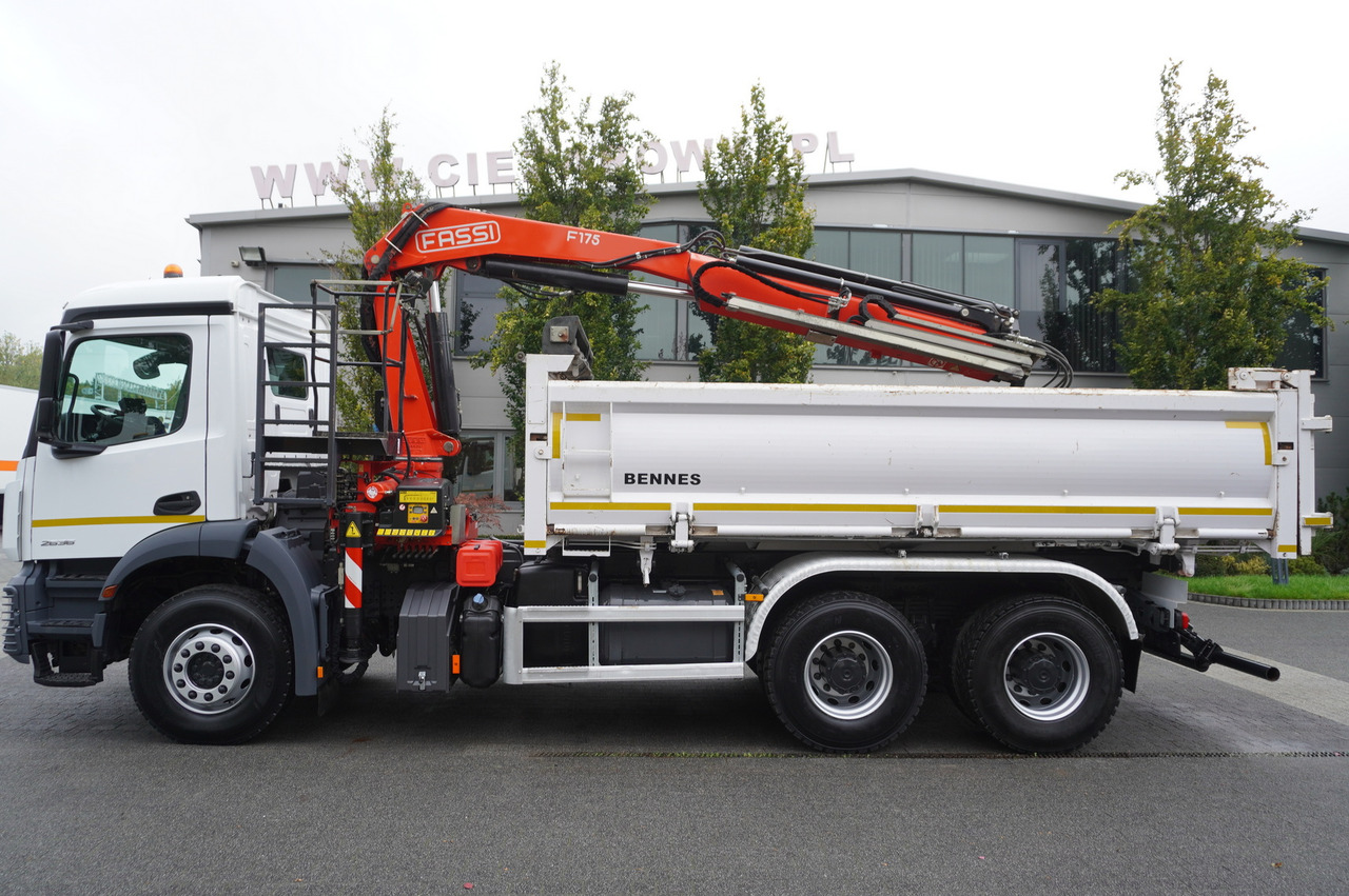 MERCEDES-BENZ Arocs 2636 6x4 / Fassi F175 / 7.7 t / 10 m / 2-side tipper / Bortmatic - Самосвал, Автоманипулятор: фото 3 MERCEDES-BENZ Arocs 2636 6x4 / Fassi F175 / 7.7 t / 10 m / 2-side tipper / Bortmatic - Самосвал, Автоманипулятор: фото 3