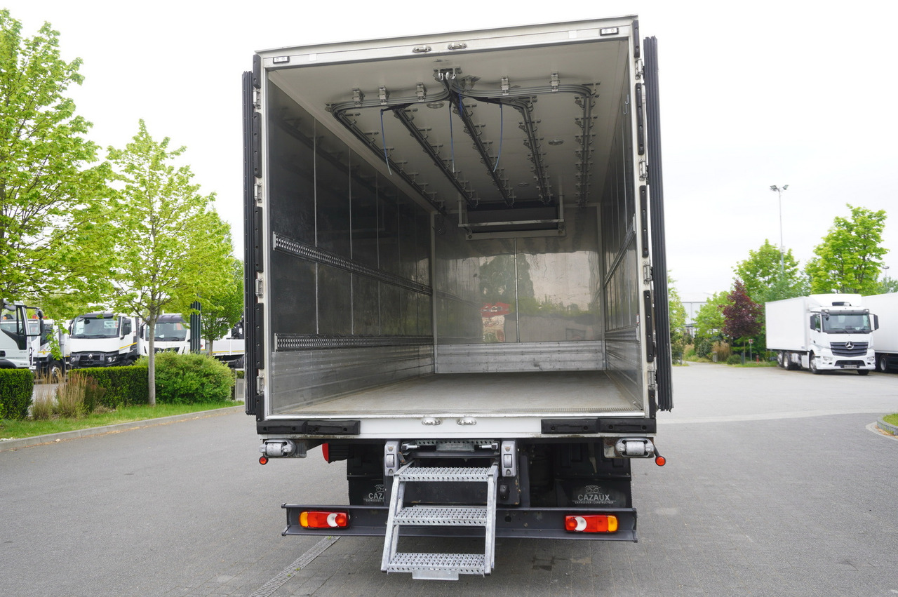 RENAULT D13 / 140 tho km !!! / Meat hook refrigerator / Thermoking T800R / 2 units - Рефрижератор: фото 5 RENAULT D13 / 140 tho km !!! / Meat hook refrigerator / Thermoking T800R / 2 units - Рефрижератор: фото 5