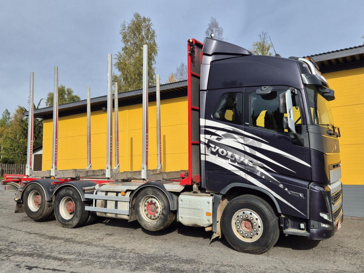 VOLVO FH 750 8x4 / 2 lifted axles / timber truck - Грузовик-шасси: фото 3 VOLVO FH 750 8x4 / 2 lifted axles / timber truck - Грузовик-шасси: фото 3