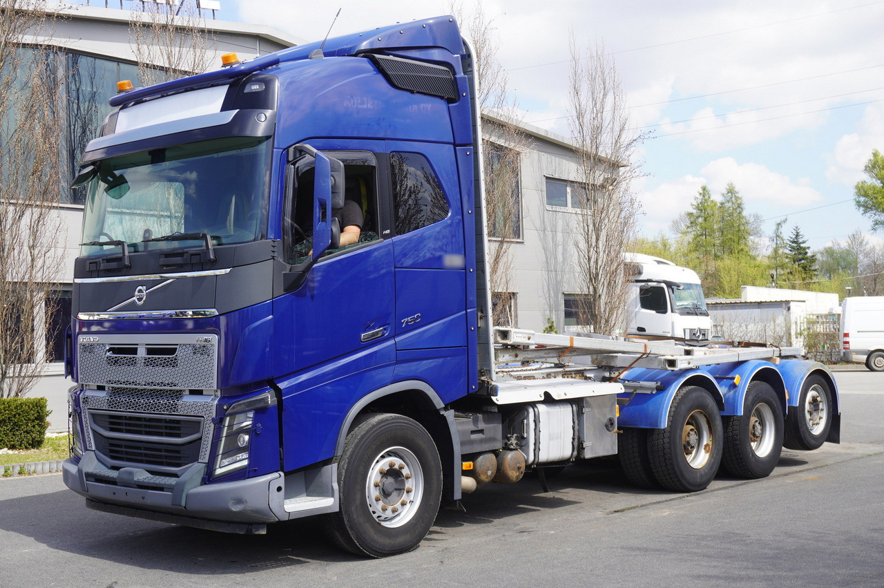 VOLVO FH16 750 8x4 / 750 HP! / 20 t load capacity / stanchion superstructure - Грузовик-шасси: фото 1 VOLVO FH16 750 8x4 / 750 HP! / 20 t load capacity / stanchion superstructure - Грузовик-шасси: фото 1