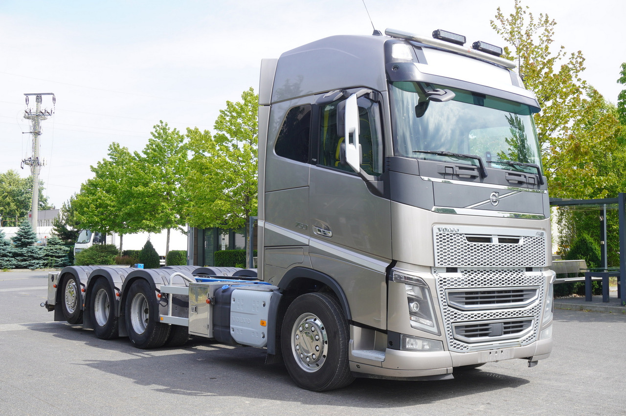 Грузовик-шасси VOLVO FH16 750 8x4x4 / 750 HP! / Frame 685 cm / Steered 4th axle: фото 7