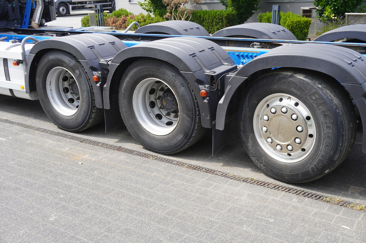 Грузовик-шасси VOLVO FH16 750 8x4x4 / 750 HP! / Frame 685 cm / Steered 4th axle: фото 11