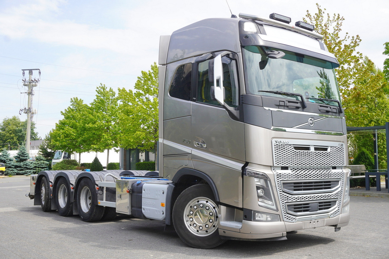 Грузовик-шасси VOLVO FH16 750 8x4x4 / 750 HP! / Frame 685 cm / Steered 4th axle: фото 8
