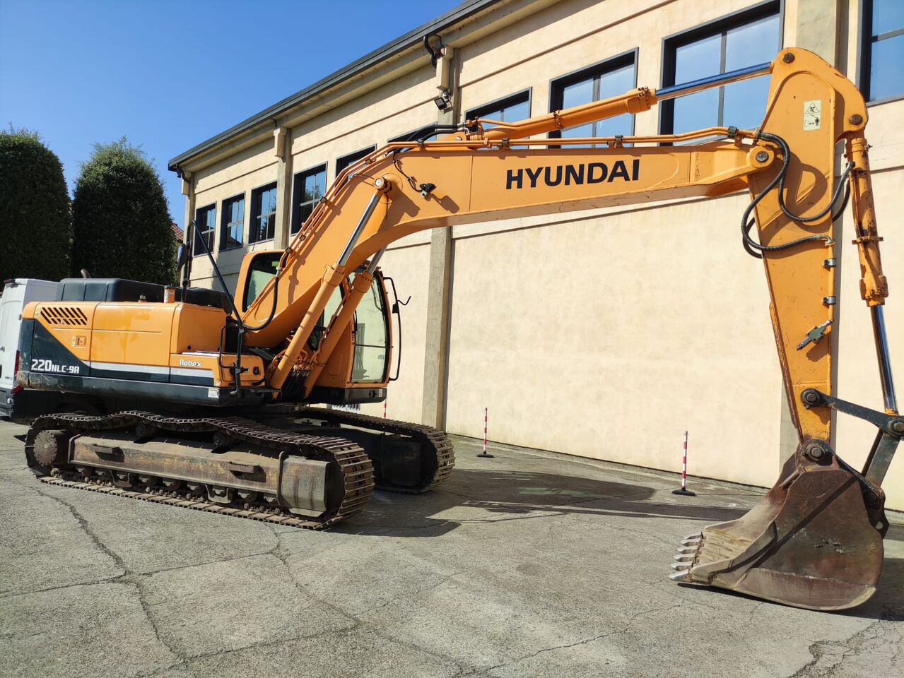 HYUNDAI R220NLC-9A - Гусеничный экскаватор: фото 3 HYUNDAI R220NLC-9A - Гусеничный экскаватор: фото 3
