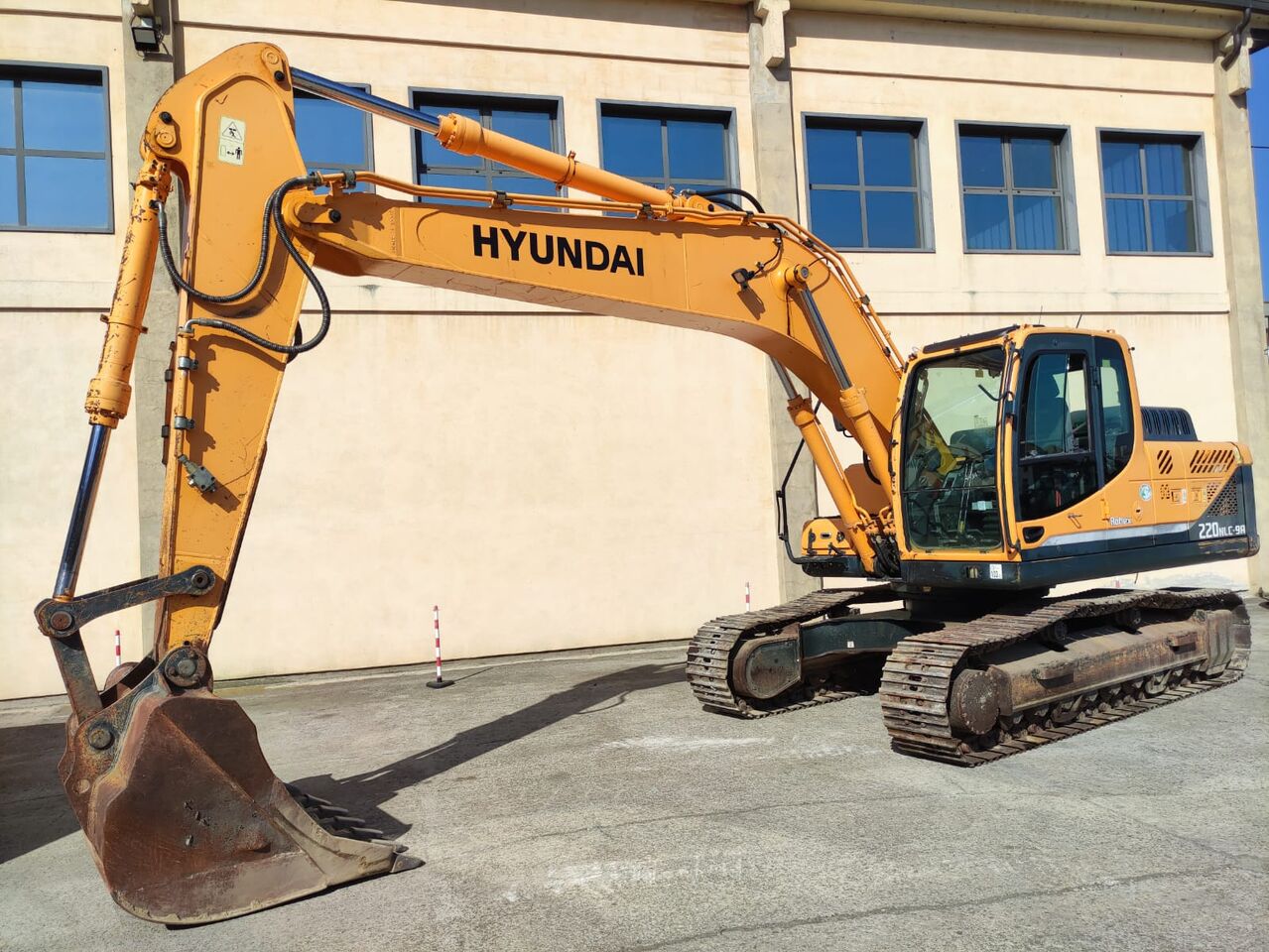 HYUNDAI R220NLC-9A - Гусеничный экскаватор: фото 1 HYUNDAI R220NLC-9A - Гусеничный экскаватор: фото 1