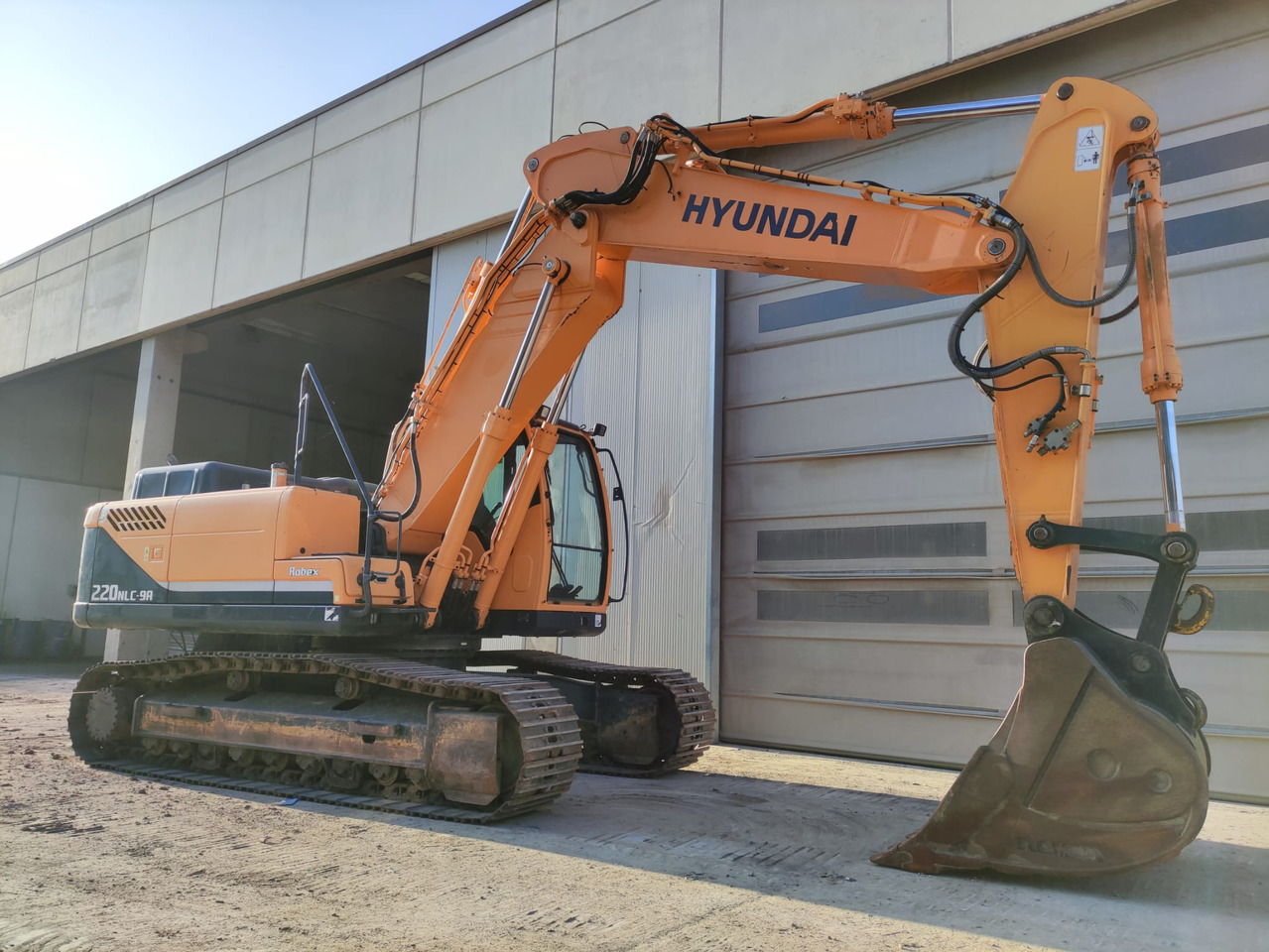 Hyundai R220NLC-9A - Гусеничный экскаватор: фото 3 Hyundai R220NLC-9A - Гусеничный экскаватор: фото 3