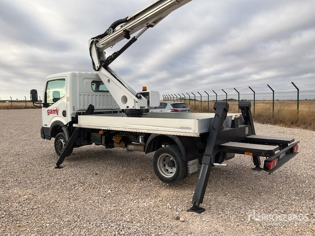 2015 Nissan NT400 Cabstar 2015 Oil&Steel Scorpion 1812 Sm ... Bucket Truck - Грузовик с подъемником: фото 1 2015 Nissan NT400 Cabstar 2015 Oil&Steel Scorpion 1812 Sm ... Bucket Truck - Грузовик с подъемником: фото 1