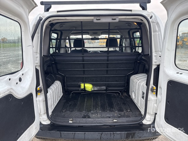 2011 Peugeot Bipper Van Truck - Грузовик с закрытым кузовом: фото 4 2011 Peugeot Bipper Van Truck - Грузовик с закрытым кузовом: фото 4