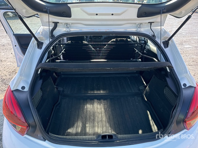 2018 Peugeot 208 BERLINA VAN ACTIVE BLUEHDI Van Truck - Грузовик с закрытым кузовом: фото 4 2018 Peugeot 208 BERLINA VAN ACTIVE BLUEHDI Van Truck - Грузовик с закрытым кузовом: фото 4