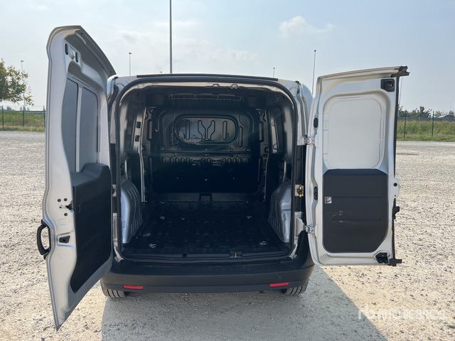 2021 Fiat Doblo CARGO CH1 LOUNGE 1.6 MJET 120CV ... Van Truck - Легковой фургон: фото 4 2021 Fiat Doblo CARGO CH1 LOUNGE 1.6 MJET 120CV ... Van Truck - Легковой фургон: фото 4