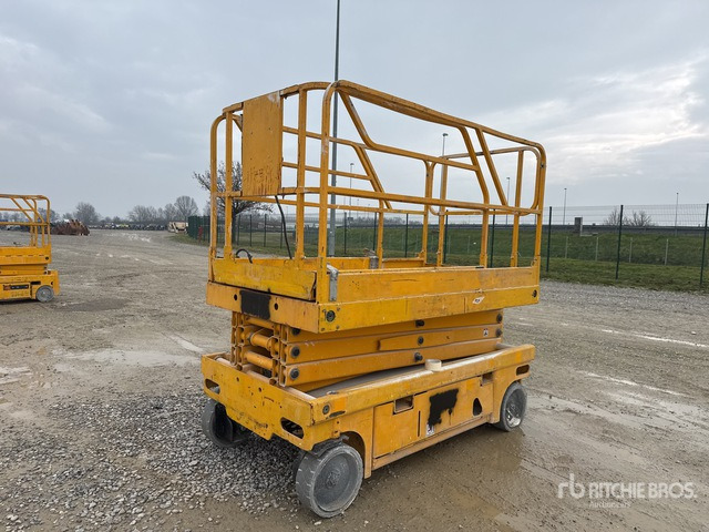 Haulotte Compact 10 Scissor Lift - Ножничный подъемник: фото 2 Haulotte Compact 10 Scissor Lift - Ножничный подъемник: фото 2
