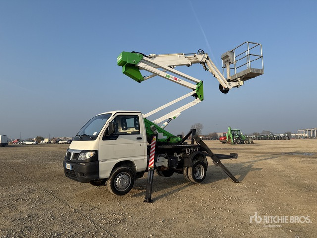 Piaggio Porter Maxxi Bucket Truck - Грузовик с подъемником: фото 2 Piaggio Porter Maxxi Bucket Truck - Грузовик с подъемником: фото 2