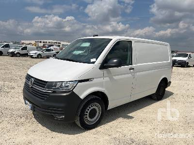 VOLKSWAGEN TRANSPORTER 2.0 TDI BlueMotion SCR 81kW 5-speed - Грузовик с закрытым кузовом: фото 1 VOLKSWAGEN TRANSPORTER 2.0 TDI BlueMotion SCR 81kW 5-speed - Грузовик с закрытым кузовом: фото 1