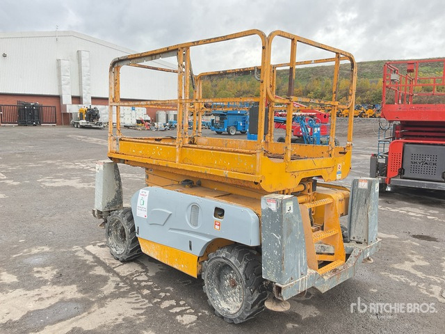 2014 Haulotte Compact 10DX 4x4 Diesel Scissor Lift - Ножничный подъемник: фото 3 2014 Haulotte Compact 10DX 4x4 Diesel Scissor Lift - Ножничный подъемник: фото 3
