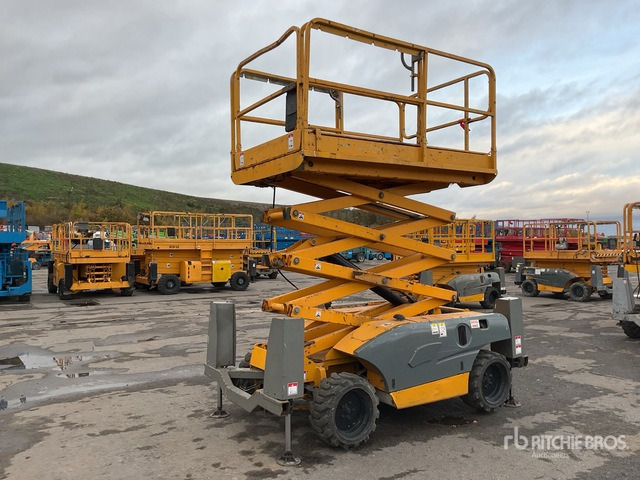 2014 Haulotte Compact 10DX 4x4 Diesel Scissor Lift - Ножничный подъемник: фото 2 2014 Haulotte Compact 10DX 4x4 Diesel Scissor Lift - Ножничный подъемник: фото 2