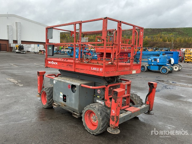 2016 Skyjack SJ6832 RT 4x4 Diesel Scissor Lift - Ножничный подъемник: фото 4 2016 Skyjack SJ6832 RT 4x4 Diesel Scissor Lift - Ножничный подъемник: фото 4