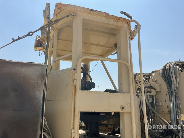 2011 Normet Charmec 9125 BT(E) Twin-Boom Emulsion Charging Machine :Misc. Mining Equipment - Горнодобывающая техника: фото 5 2011 Normet Charmec 9125 BT(E) Twin-Boom Emulsion Charging Machine :Misc. Mining Equipment - Горнодобывающая техника: фото 5
