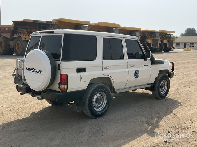 2021 Toyota Land Cruiser 76L 4x4 SUV - Внедорожник: фото 4 2021 Toyota Land Cruiser 76L 4x4 SUV - Внедорожник: фото 4
