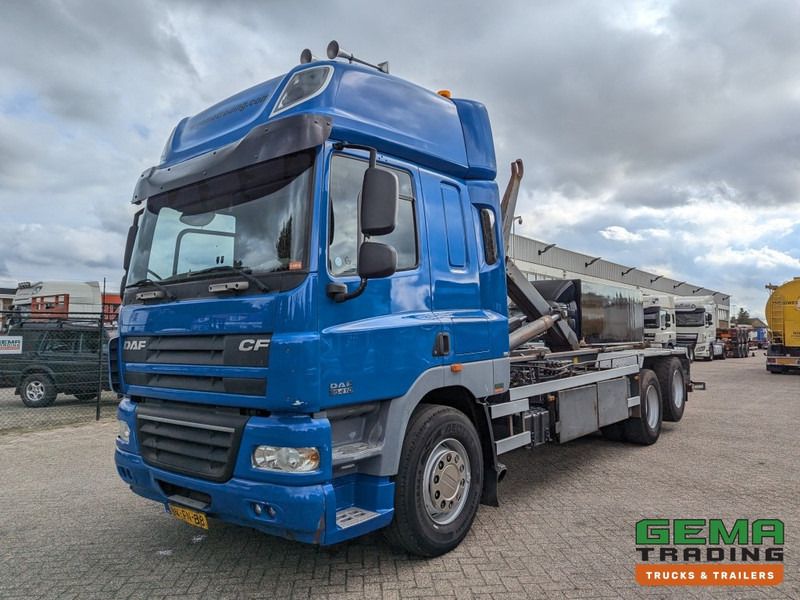 DAF FAS CF85.410 6x2 Euro5 FAS CF85.410 6x2 Spacecab Euro5 - HaakarmSysteem AJK 20T - KlapBumper - Vangmuilkoppeling - Lift-As - Крюковой мультилифт: фото 1 DAF FAS CF85.410 6x2 Euro5 FAS CF85.410 6x2 Spacecab Euro5 - HaakarmSysteem AJK 20T - KlapBumper - Vangmuilkoppeling - Lift-As - Крюковой мультилифт: фото 1