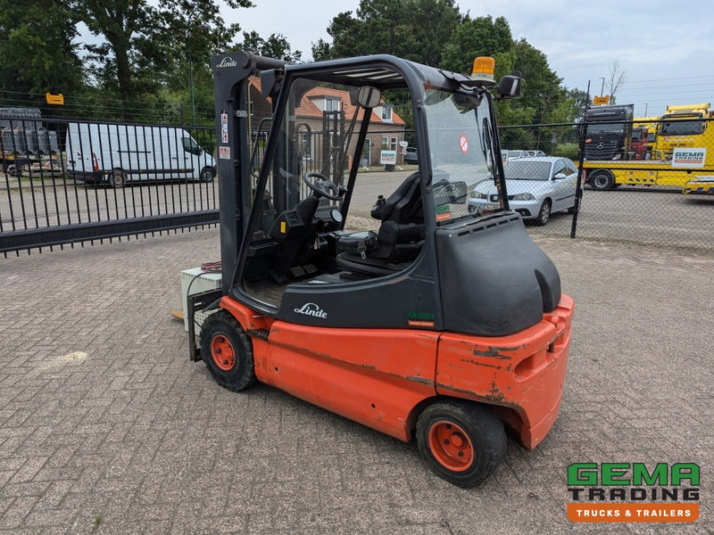 Linde E30 02 - 4058 uur - Duplex Mast - Volrubber Banden - Eurotron 80V-80A Oplader (M34) - Электропогрузчик: фото 4 Linde E30 02 - 4058 uur - Duplex Mast - Volrubber Banden - Eurotron 80V-80A Oplader (M34) - Электропогрузчик: фото 4