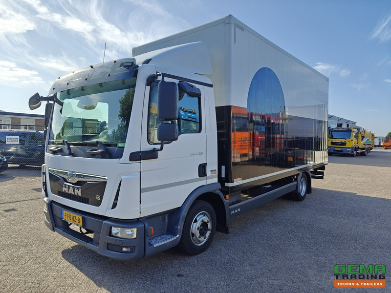 MAN TGL 7.150 4x2 Dagcab Euro6B - 7T - GeslotenBak 5.4m - Elec. Roldeur - 238.000km - Грузовик с закрытым кузовом: фото 1 MAN TGL 7.150 4x2 Dagcab Euro6B - 7T - GeslotenBak 5.4m - Elec. Roldeur - 238.000km - Грузовик с закрытым кузовом: фото 1