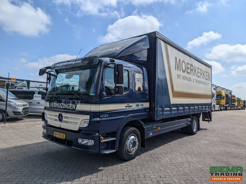 Mercedes-Benz ATEGO 1222 L 4x2 Slaapcab Euro5 - Standkachel - Schuifzeilen/Gesloten Bak 6.5m + laadklep 1500kg - Тентованный грузовик: фото 1 Mercedes-Benz ATEGO 1222 L 4x2 Slaapcab Euro5 - Standkachel - Schuifzeilen/Gesloten Bak 6.5m + laadklep 1500kg - Тентованный грузовик: фото 1