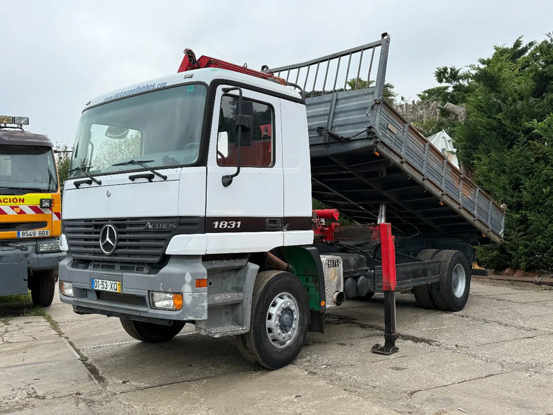 Mercedes-Benz Actros 1831 V6 4X2 Tipper + crane EPS Manual Gearbox 3 peddal - Самосвал, Автоманипулятор: фото 2 Mercedes-Benz Actros 1831 V6 4X2 Tipper + crane EPS Manual Gearbox 3 peddal - Самосвал, Автоманипулятор: фото 2