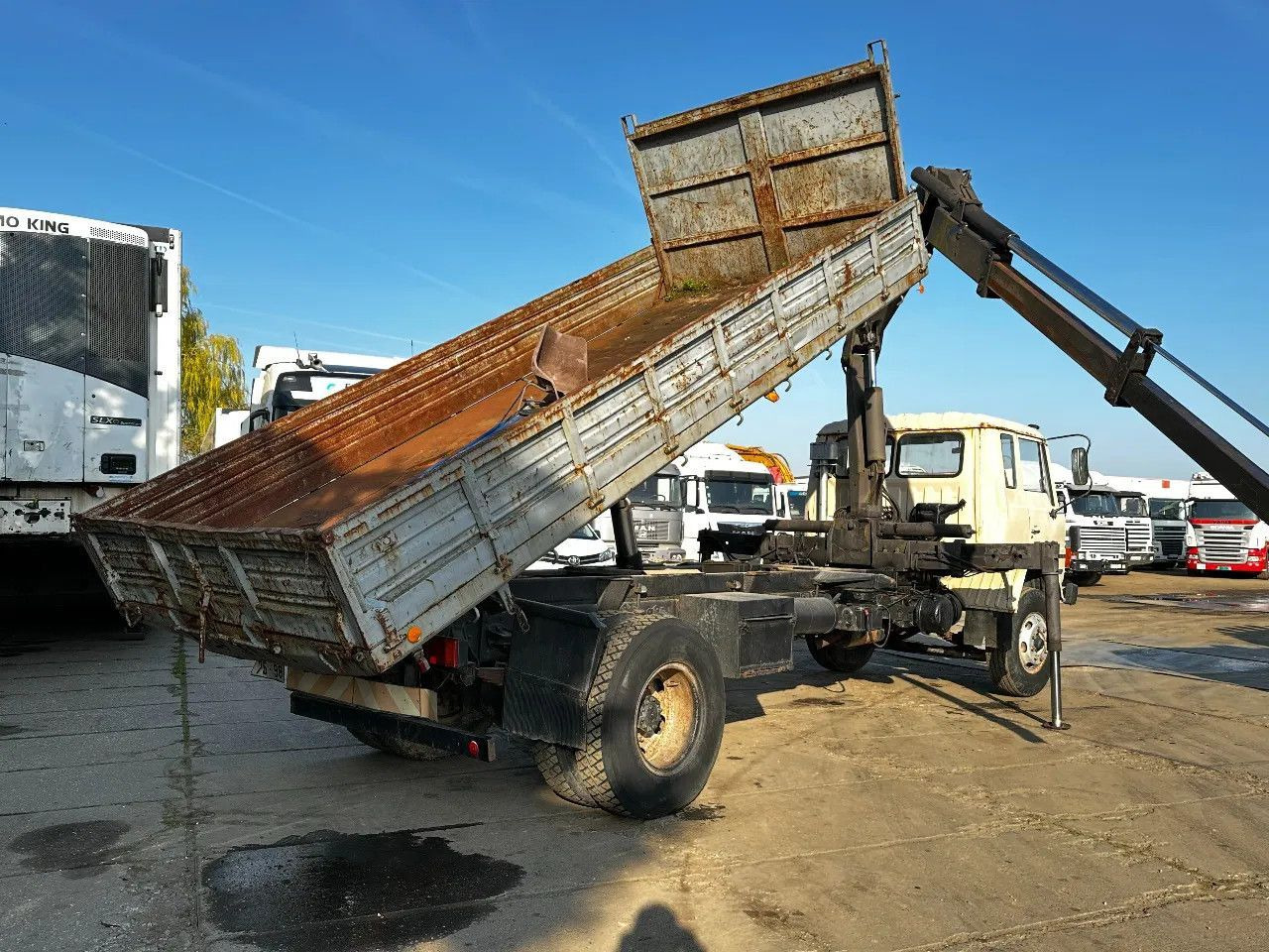 Toyota HINO 14T 4X2 Tipper+Crane Hiab 765 Spring/Spring - Самосвал: фото 4 Toyota HINO 14T 4X2 Tipper+Crane Hiab 765 Spring/Spring - Самосвал: фото 4