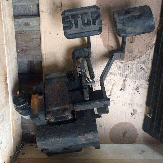 Brake & Accelerator for Linde R14-20, BR 115-02/115-C-02 - Педаль для Погрузочно-разгрузочной техники: фото 1 Brake & Accelerator for Linde R14-20, BR 115-02/115-C-02 - Педаль для Погрузочно-разгрузочной техники: фото 1