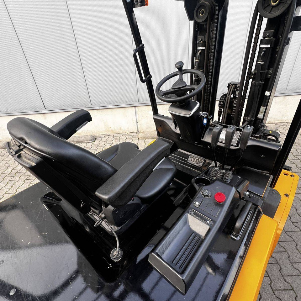 Hyundai HX50B-9 - Электропогрузчик: фото 5 Hyundai HX50B-9 - Электропогрузчик: фото 5