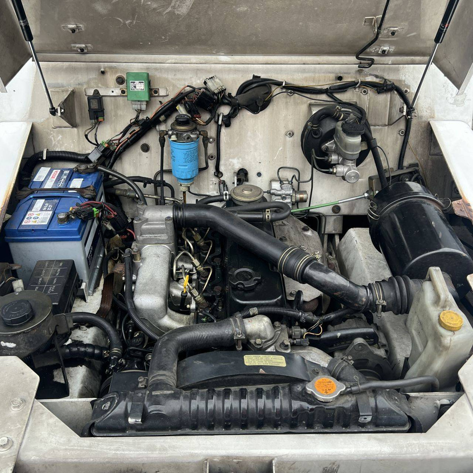 Nissan FV02A25U - Складской тягач: фото 4 Nissan FV02A25U - Складской тягач: фото 4
