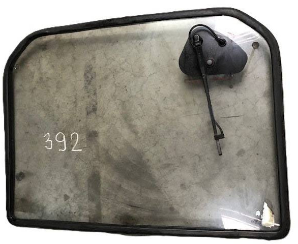 Rear window - Стекло и запчасти для Погрузочно-разгрузочной техники: фото 1 Rear window - Стекло и запчасти для Погрузочно-разгрузочной техники: фото 1