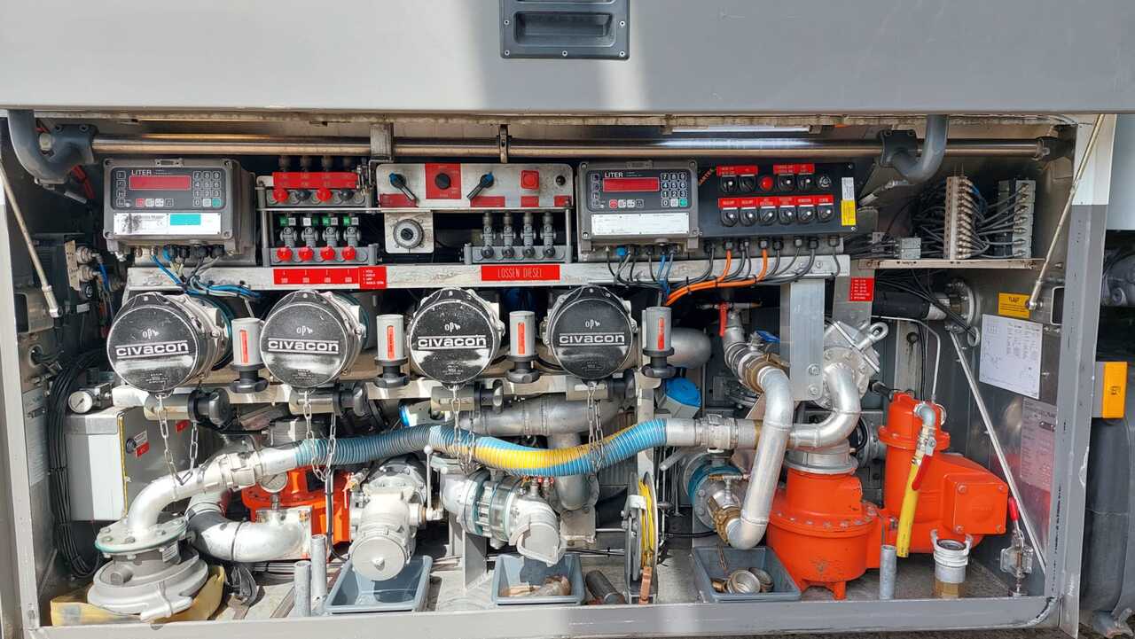 Грузовик-цистерна MERCEDES ACTROS: фото 11