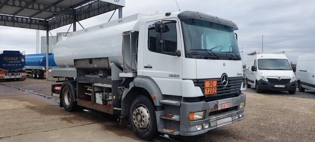 Грузовик-цистерна MERCEDES: фото 6