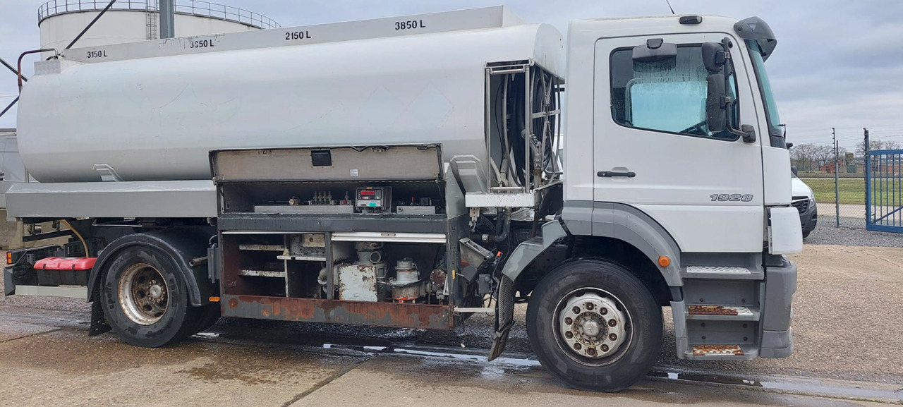 Грузовик-цистерна MERCEDES: фото 7