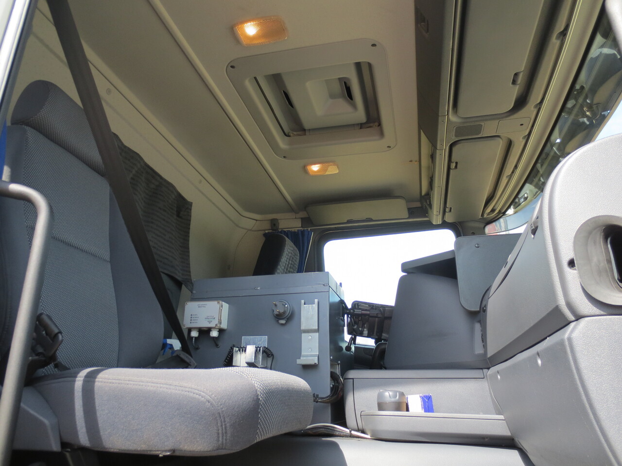 Тягач Scania P420: фото 11