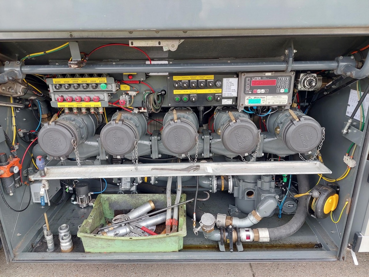 Грузовик-цистерна VOLVO FM: фото 12