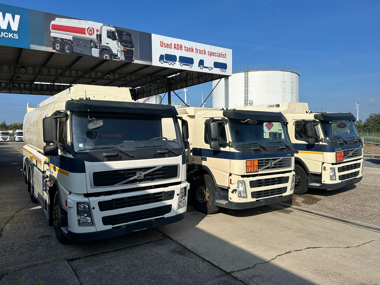 VOLVO FM (lot of 3) - Грузовик-цистерна: фото 3 VOLVO FM (lot of 3) - Грузовик-цистерна: фото 3