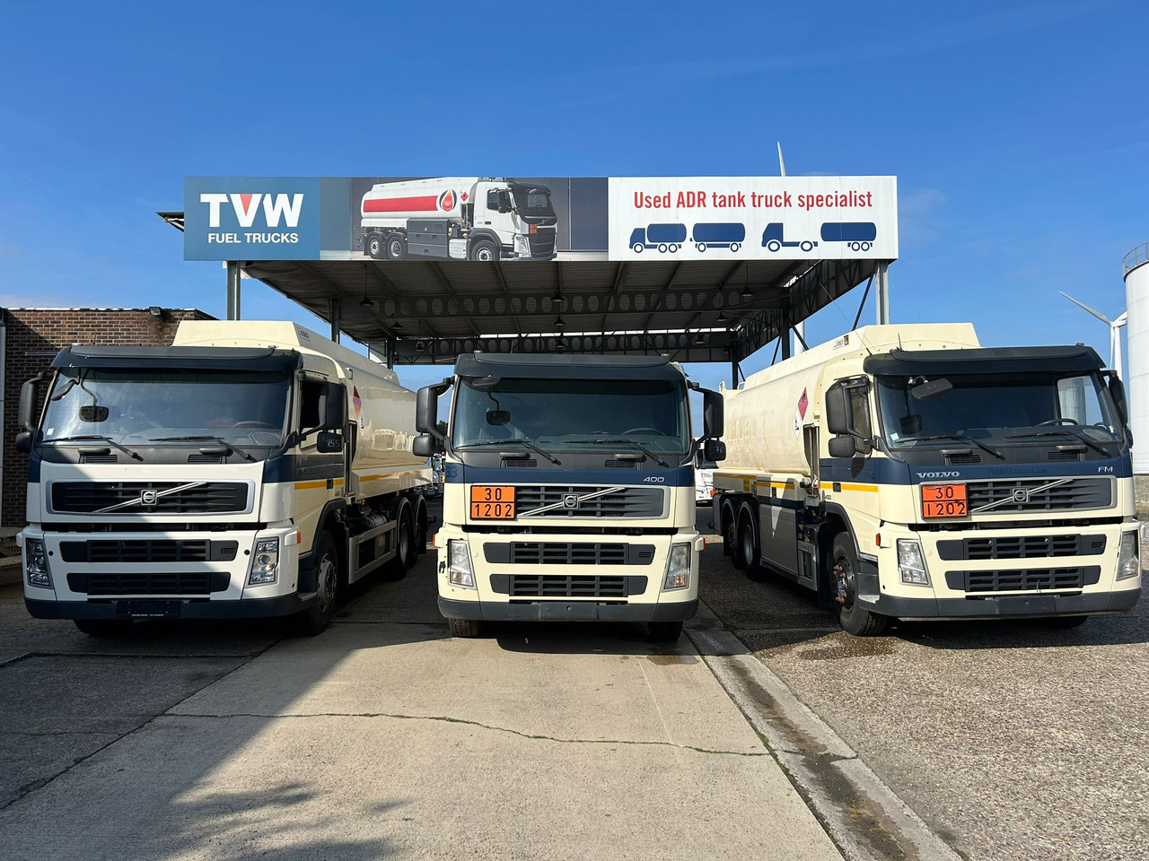VOLVO FM (lot of 3) - Грузовик-цистерна: фото 2 VOLVO FM (lot of 3) - Грузовик-цистерна: фото 2