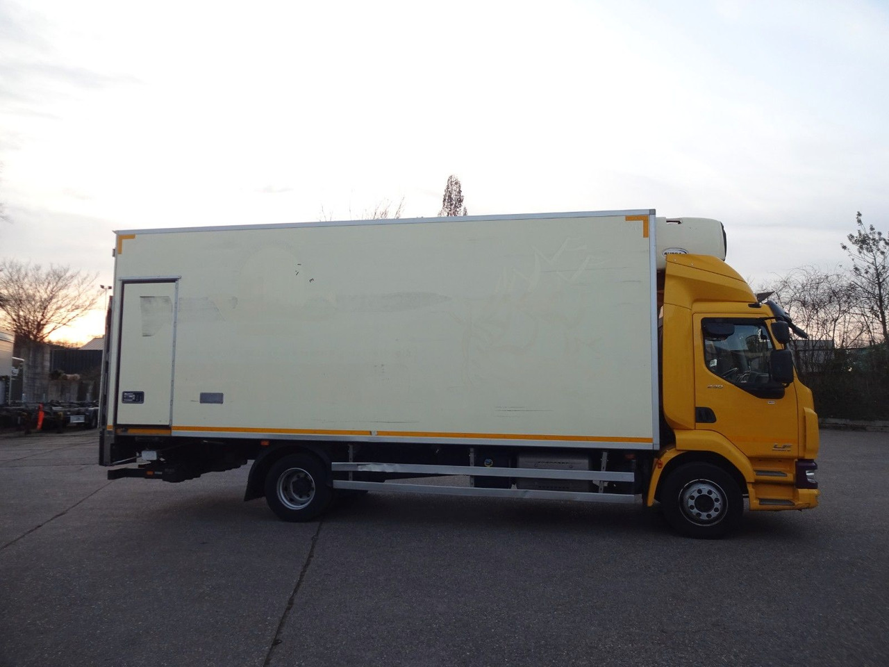 DAF LF 230, 12 T, LBW, Türen, Klima, Automat, Kamera - Грузовик с закрытым кузовом: фото 4 DAF LF 230, 12 T, LBW, Türen, Klima, Automat, Kamera - Грузовик с закрытым кузовом: фото 4
