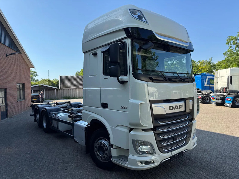 DAF XF 480 6X2 SSC FAN BDF Retarder 2x AHK Lenkachse Standairco - Грузовик-контейнеровоз/ Сменный кузов: фото 2 DAF XF 480 6X2 SSC FAN BDF Retarder 2x AHK Lenkachse Standairco - Грузовик-контейнеровоз/ Сменный кузов: фото 2